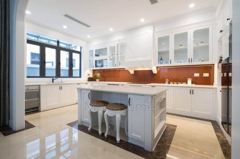 Thiết kế tinh tế tỉ mỉ của tủ bếp phong cách tân cổ điển đã hoàn toàn chinh phục khách hàng Mẫu tủ bếp gỗ đẹp trẻ trung, cao cấp